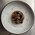 Gâteau moelleux aux marrons, confit de cassis et myrtilles