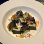 Poireaux , vinaigrette aux algues et crème aux oeufs de truite