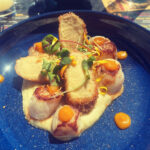 Saint-Jacques snackées, compotée d'agrumes, panisses frites et purée de panais